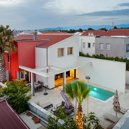 Summer House Escape