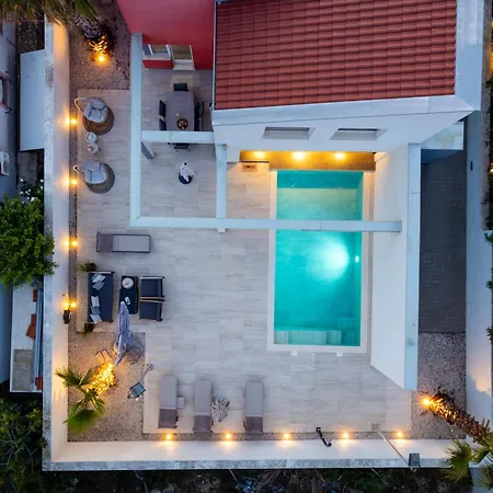 Summer House Escape