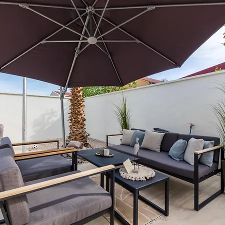 Summer House Escape *