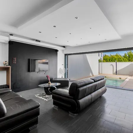 Summer House Escape Vrsi