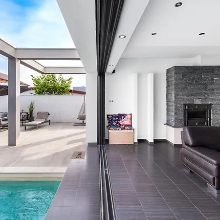 Summer House Escape * Vrsi