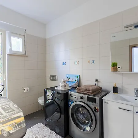 Summer House Escape Villa