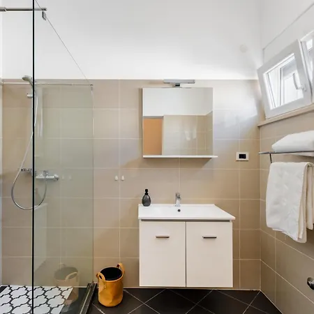 Summer House Escape *