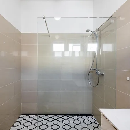 Villa Summer House Escape