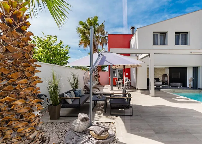 Summer House Escape *