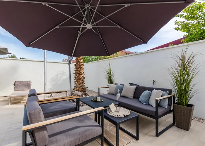 Summer House Escape *