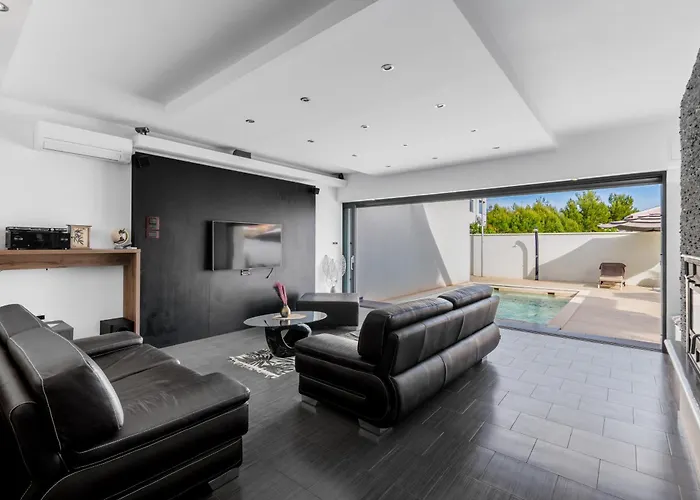 Summer House Escape Vrsi