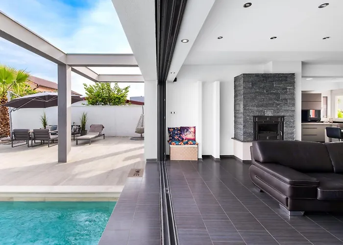 Summer House Escape * Vrsi