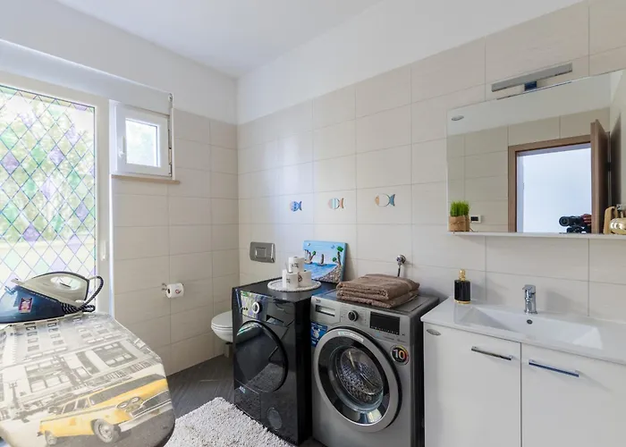 Summer House Escape Villa