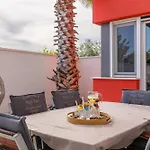 Summer House Escape Villa