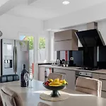 Summer House Escape Villa