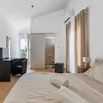 Summer House Escape Villa