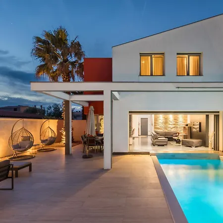 Summer House Escape Villa *