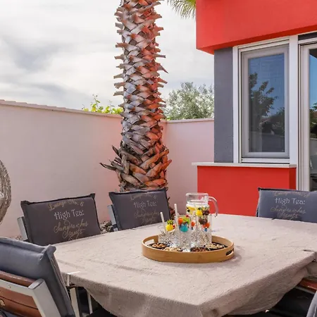 Summer House Escape Villa