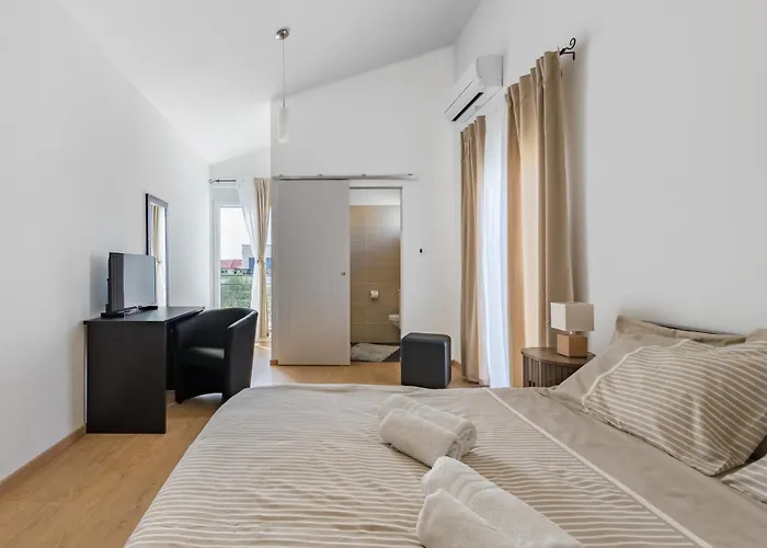 Summer House Escape Villa