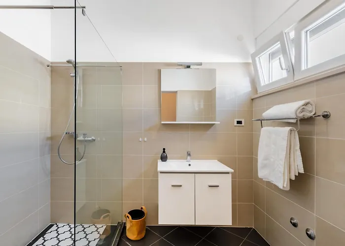 Summer House Escape *